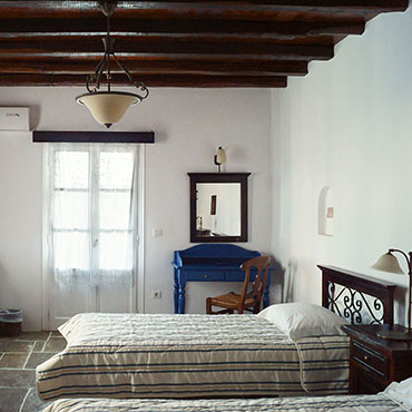 Studio with single beds