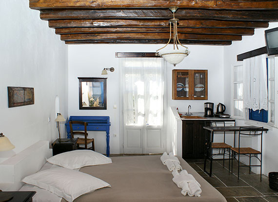 Studios at Fassolou hotel in Sifnos