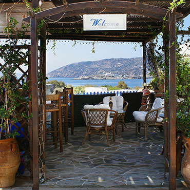 The snack bar with view at Chrissopigi